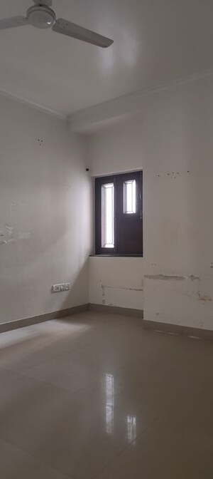 Room in 2 BHK Apartment at Vasant Kunj – for Rent
