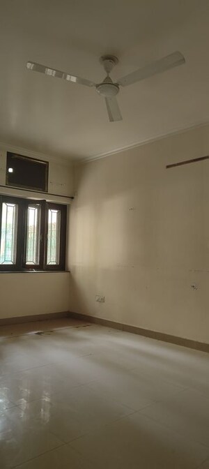 Room in 2 BHK Apartment at Vasant Kunj – for Rent