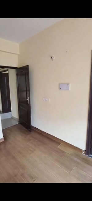 Room in 2 BHK Apartment at Piyush Heights, Sector 89 – for Rent