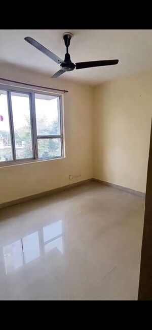Room in 2 BHK Apartment at Piyush Heights, Sector 89 – for Rent
