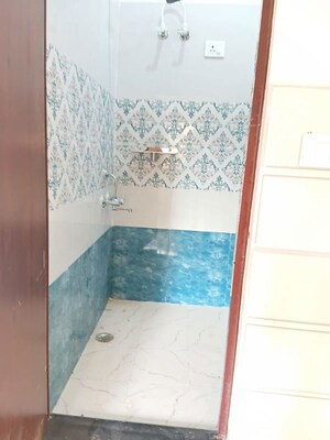 Room in 6+ BHK Independent House at Nijampur Malhaur – for Rent