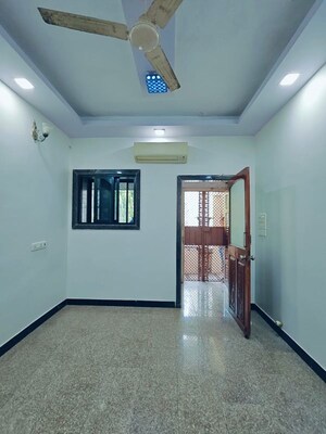 2 BHK Apartment For Rent in Satya Jivan CHS, Lbs Marg