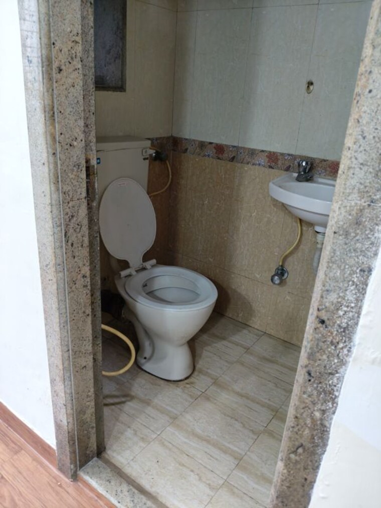 Bathroom, oshiwara-mayfair-apartment 2 Bedroom 1200 Sq.Ft. Apartment In Andheri West Mumbai 10449478