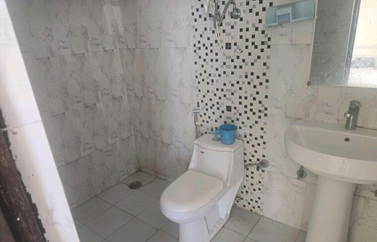 Bathroom, supertech-czar-suites 2 Bedroom 1125 Sq.Ft. Apartment In Omicron I Greater Noida Greater Noida 10449451