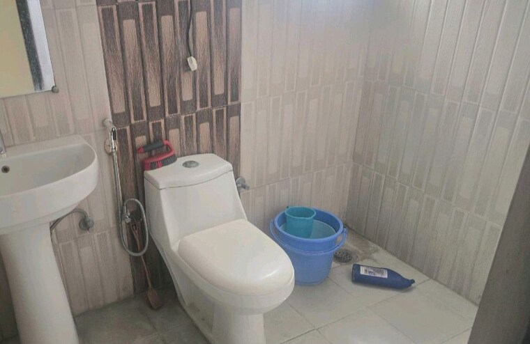 Bathroom, supertech-czar-suites 2 Bedroom 1125 Sq.Ft. Apartment In Omicron I Greater Noida Greater Noida 10449451