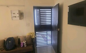 Room in 2 BHK Apartment at Supertech Czar Suites, Omicron I Greater Noida – for Rent