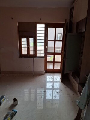 Room in 2 BHK Builder Floor at Unitech South City II, Sector 50 – for Sale