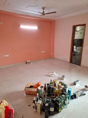 Parking in 2 BHK Builder Floor at Unitech South City II, Sector 50 – for Sale