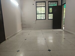 Room in 2.5 BHK Builder Floor at Unitech Singleton Floors South City, Sector 50 – for Sale