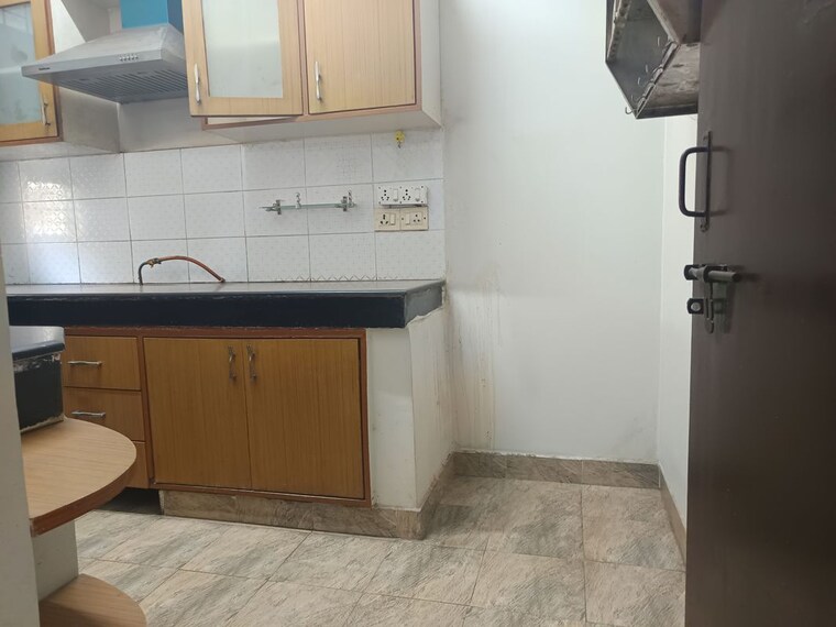 Kitchen, unitech-singleton-floors-south-city 2.5 Bedroom 1100 Sq.Ft. Builder Floor In Sector 50 Gurgaon 10449543