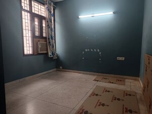 Room in 2.5 BHK Builder Floor at Unitech Singleton Floors South City, Sector 50 – for Sale
