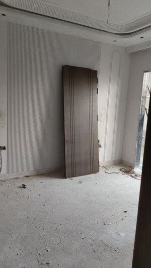 Building Lobby in 3 BHK Builder Floor at Shivalik Colony – for Sale