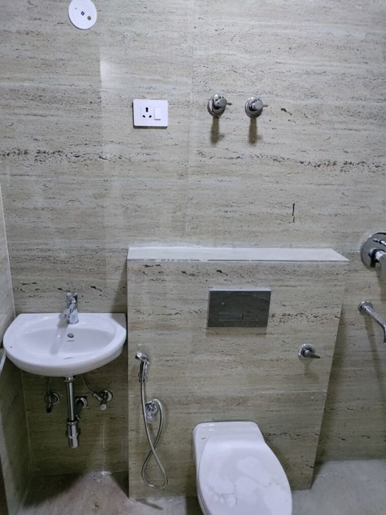 Bathroom, jawahar nagar 2 Bedroom 720 Sq.Ft. Builder Floor In Jawahar Nagar Delhi 10449552