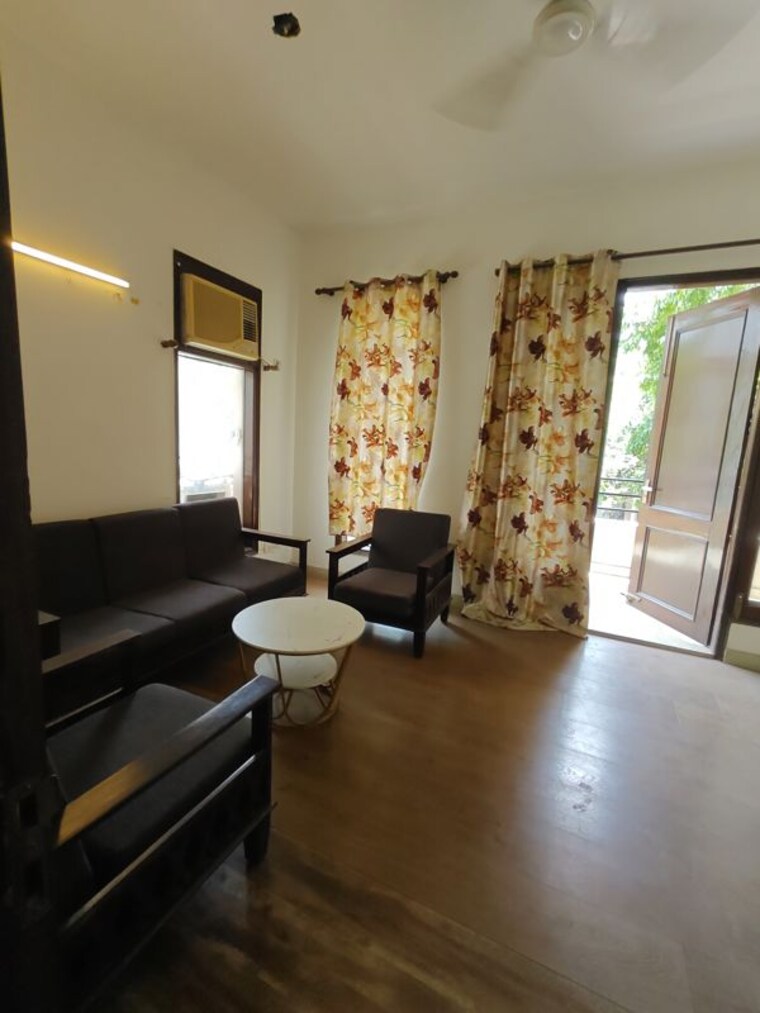 Living Room, sushant lok i 2 Bedroom 210 Sq.Yd. Builder Floor In Sushant Lok I Gurgaon 10449593