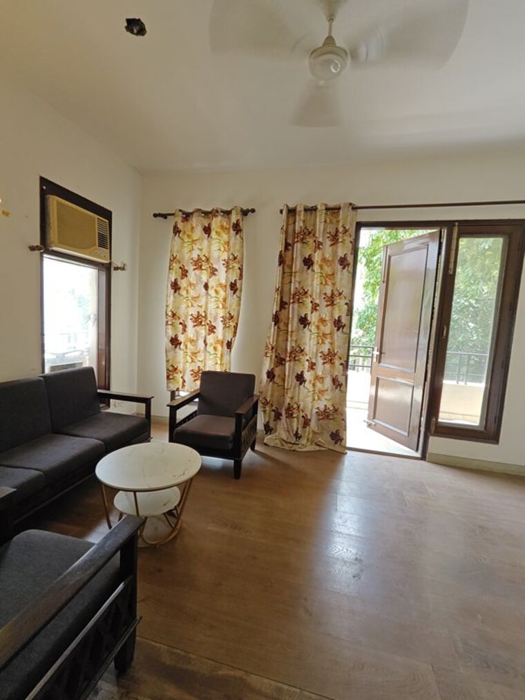 Living Room, sushant lok i 2 Bedroom 210 Sq.Yd. Builder Floor In Sushant Lok I Gurgaon 10449593