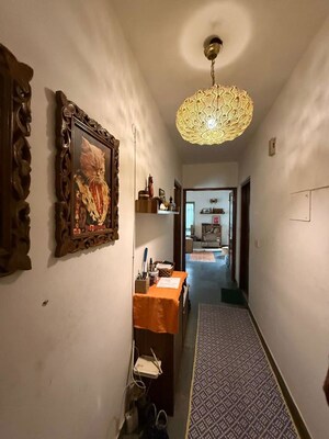 2 BHK Builder Floor – Entrance View at Defence Colony - for Rent