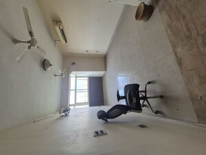 Team Area in 2.5 BHK Apartment at Mayur Vihar – for Rent