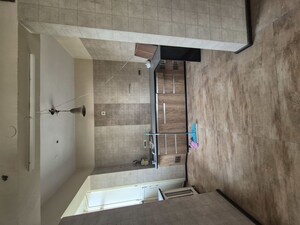 Furnished Amenities in 2.5 BHK Apartment at Mayur Vihar – for Rent