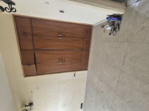 Furnished Amenities in 2.5 BHK Apartment at Mayur Vihar – for Rent