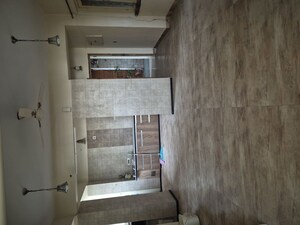 Furnished Amenities in 2.5 BHK Apartment at Mayur Vihar – for Rent