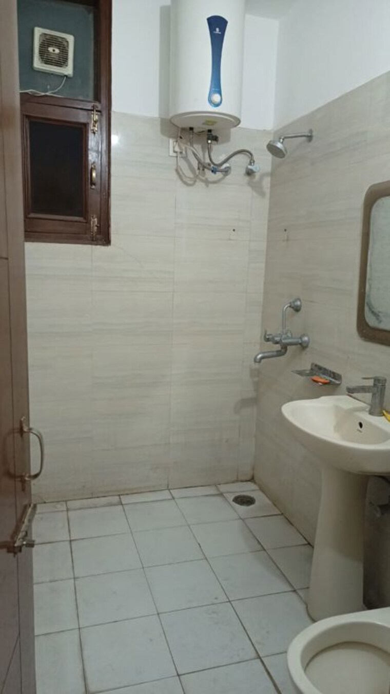 Bathroom, sector 24 4 Bedroom 2500 Sq.Ft. Apartment In Sector 24 Panchkula 10449713