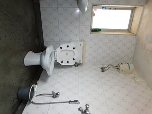 Bathroom in Studio Apartment at Tardeo – for Sale