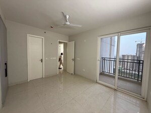 Room in 3 BHK Apartment at Eldeco Live By The Greens, Sector 150 – for Rent
