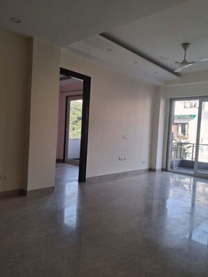 Room in 3.5 BHK Builder Floor at S S Southend, Sector 49 – for Rent