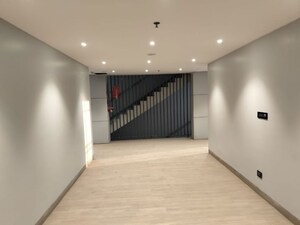 Room in 2 BHK Apartment at Arohi Towers, Lower Parel – for Rent