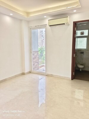 Room in 4 BHK Builder Floor at Unitech Nirvana Country Cedar Crest, Sector 50 – for Rent
