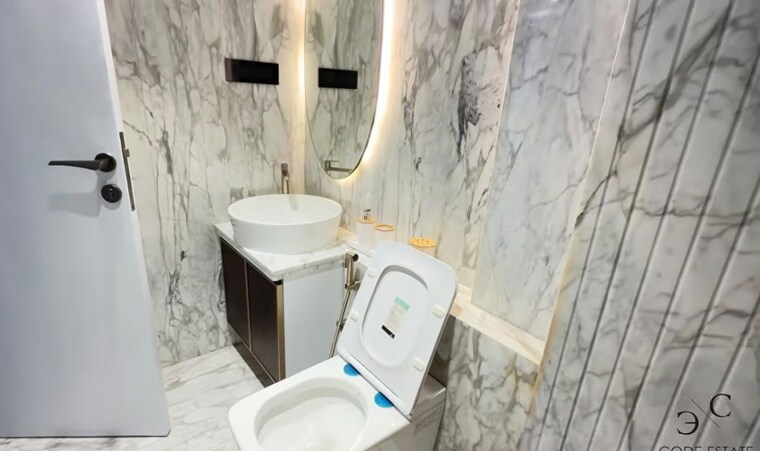 Bathroom, juhu 5 Bedroom 5000 Sq.Ft. Apartment In Juhu Mumbai 10449948