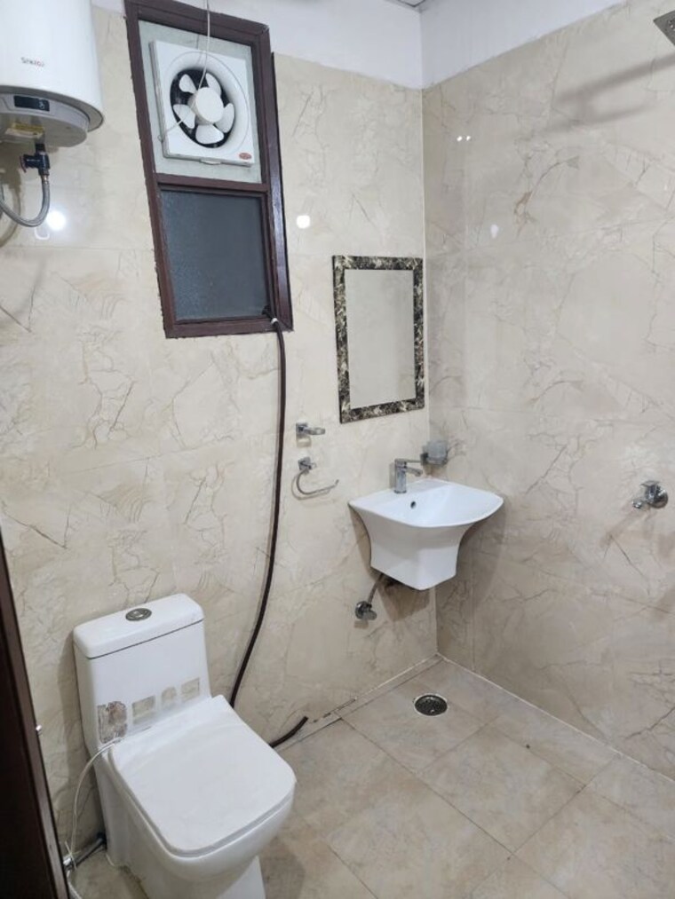 Bathroom, vasundhara sector 5 2 Bedroom 800 Sq.Ft. Builder Floor In Vasundhara Sector 5 Ghaziabad 10449997