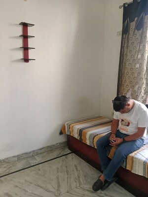 Living Room in 1.5 BHK Builder Floor at Sector 18 – for Rent