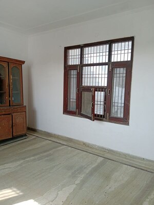 Room in 2 BHK Builder Floor at Sector 18 – for Rent