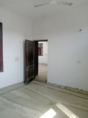 Room in 2 BHK Builder Floor at Sector 18 – for Rent