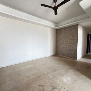Room in 3.5 BHK Apartment at Mahagun Mezzaria, Sector 78 – for Rent