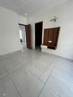 3 BHK 200 Sq.Yd. Apartment in Sector 111