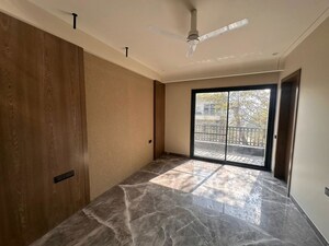 Bedroom in 4 BHK Builder Floor at Sector 57 – for Rent