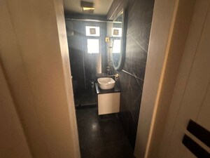 Building Lobby in 4 BHK Builder Floor at Sector 57 – for Rent