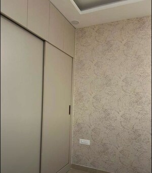 Room in 3 BHK Apartment at HLP Palmillas, Vip Road – for Rent