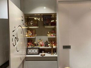 Furnished Amenities in 4 BHK Apartment at Sector 27 – for Sale