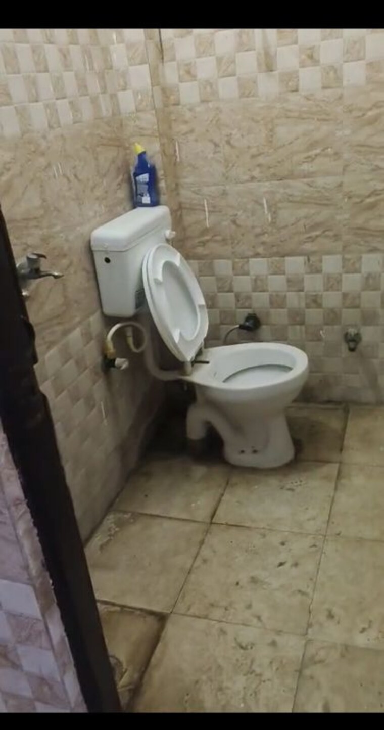 Bathroom, vipin garden 2.5 Bedroom 50 Sq.Yd. Independent House In Vipin Garden Delhi 10450089