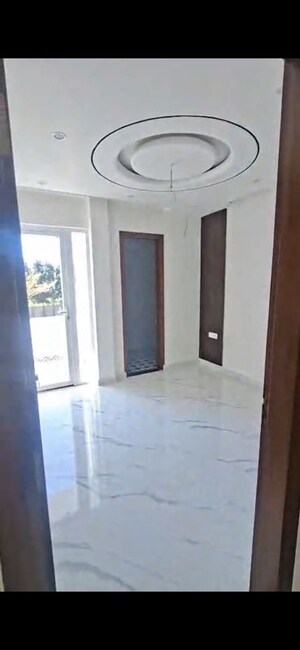 Building Lobby in 3 BHK Builder Floor at BPTP District Faridabad, Sector 81 – for Rent