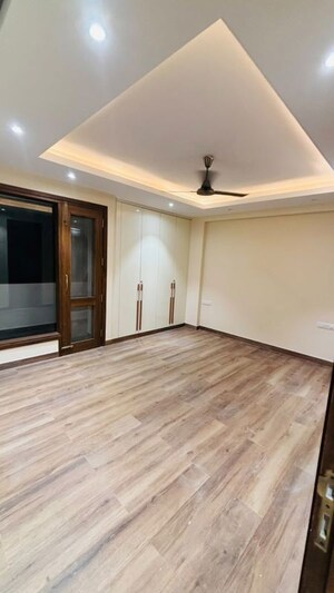 Room in 4 BHK Builder Floor at DLF City Phase IV, Dlf Phase iv – for Rent