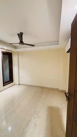Room in 4 BHK Builder Floor at DLF City Phase IV, Dlf Phase iv – for Rent