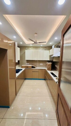 Kitchen in 4 BHK Builder Floor at DLF City Phase IV, Dlf Phase iv – for Rent