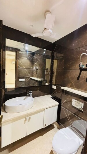 Kitchen in 4 BHK Builder Floor at DLF City Phase IV, Dlf Phase iv – for Rent