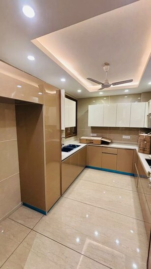 Kitchen in 4 BHK Builder Floor at DLF City Phase IV, Dlf Phase iv – for Rent