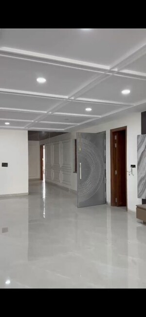 Building Lobby in 4 BHK Builder Floor at Sector 85 – for Rent
