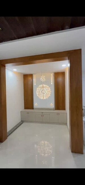 Room in 4 BHK Builder Floor at Sector 85 – for Rent